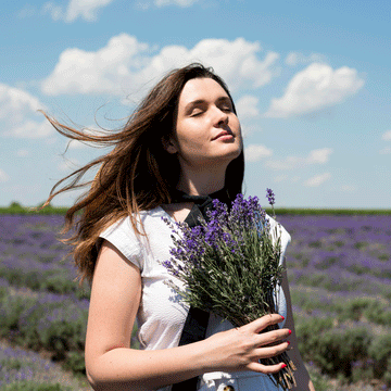 The Role of Scent in Anxiety Relief: How Lavender and Essential Oils Help